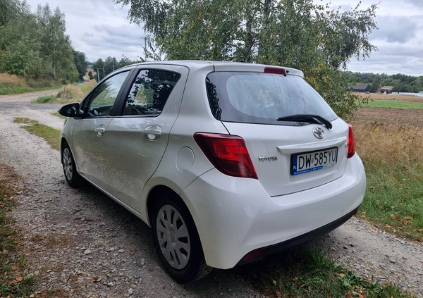 Toyota Yaris cena 15400 przebieg: 250000, rok produkcji 2015 z Wieluń małe 92